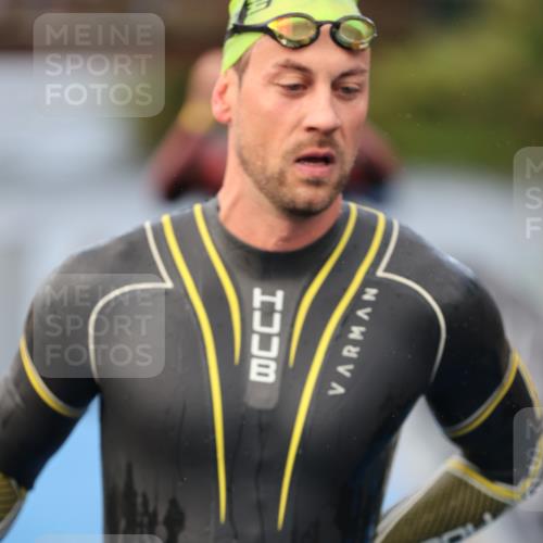 25.08.2024 - Elbe Triathlon Hamburg H.Heesch http://msf.ph/oto/6835117 25.08.2024 08:34:31 Schwimmen 35, 48, 52, 55, 58, 83, 84, 94, 97 meine-sportfotos.de