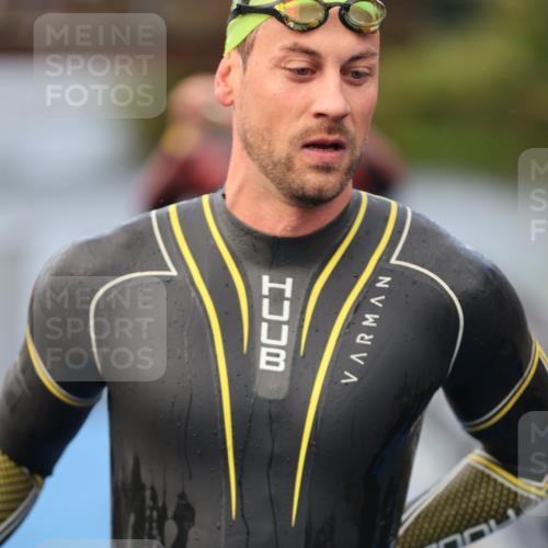 25.08.2024 - Elbe Triathlon Hamburg H.Heesch http://msf.ph/oto/6835120 25.08.2024 08:34:31 Schwimmen 35, 48, 52, 55, 58, 83, 84, 94, 97 meine-sportfotos.de