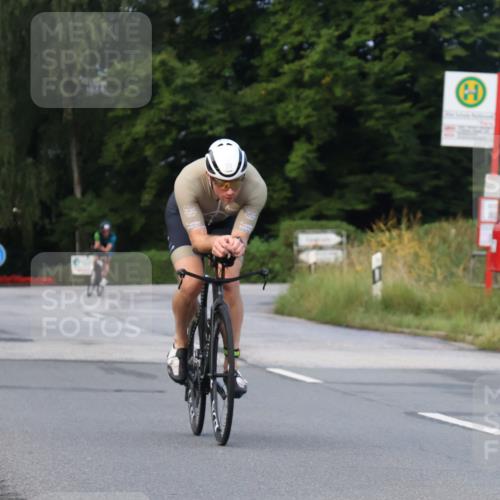 25.08.2024 - Elbe Triathlon Hamburg Fuchs,  Jonas http://msf.ph/oto/6835122 25.08.2024 08:41:29 Radfahren 76, 99, 77, 42 meine-sportfotos.de