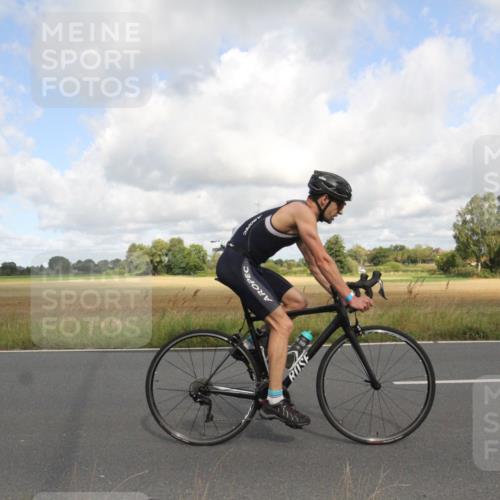 25.08.2024 - Elbe Triathlon Hamburg Fuchs,  Jonas http://msf.ph/oto/6835127 25.08.2024 10:18:02 Radfahren 355, 586, 516, 406, 371 meine-sportfotos.de