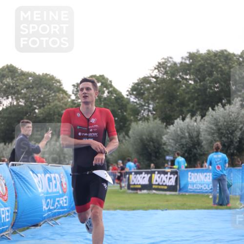 25.08.2024 - Elbe Triathlon Hamburg H.Heesch http://msf.ph/oto/6835140 25.08.2024 10:08:36 Ziel 82 meine-sportfotos.de