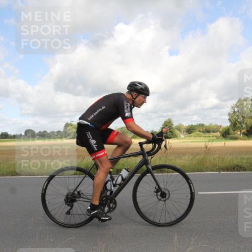 25.08.2024 - Elbe Triathlon Hamburg Fuchs,  Jonas http://msf.ph/oto/6835145 25.08.2024 10:18:05 Radfahren 355, 586, 516, 406, 371, 455 meine-sportfotos.de