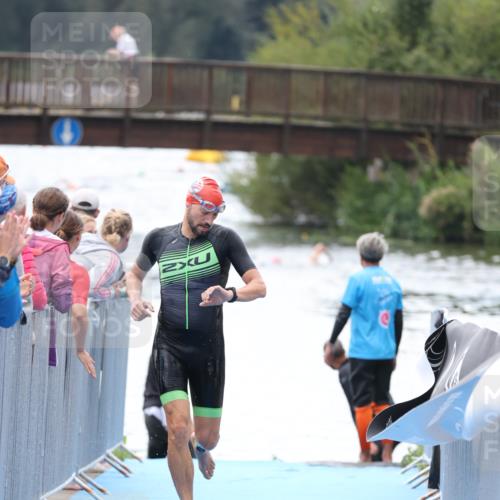 25.08.2024 - Elbe Triathlon Hamburg H.Heesch http://msf.ph/oto/6835165 25.08.2024 14:03:41 Schwimmen 16 meine-sportfotos.de