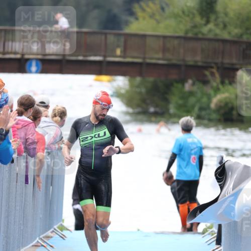 25.08.2024 - Elbe Triathlon Hamburg H.Heesch http://msf.ph/oto/6835171 25.08.2024 14:03:41 Schwimmen 16 meine-sportfotos.de