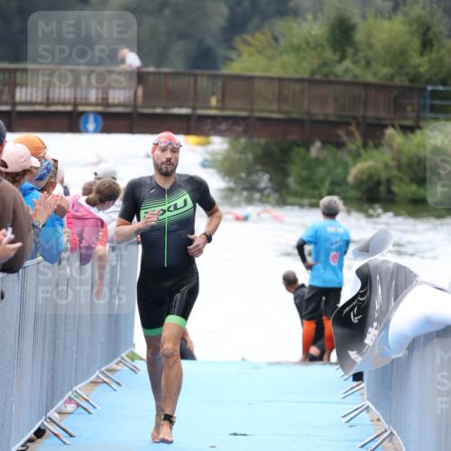 25.08.2024 - Elbe Triathlon Hamburg H.Heesch http://msf.ph/oto/6835186 25.08.2024 14:03:42 Schwimmen 16 meine-sportfotos.de