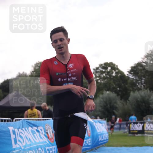 25.08.2024 - Elbe Triathlon Hamburg H.Heesch http://msf.ph/oto/6835191 25.08.2024 10:08:37 Ziel 82 meine-sportfotos.de