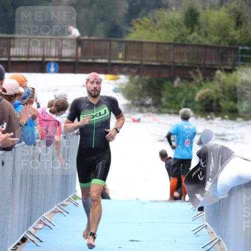 25.08.2024 - Elbe Triathlon Hamburg H.Heesch http://msf.ph/oto/6835194 25.08.2024 14:03:42 Schwimmen 16 meine-sportfotos.de
