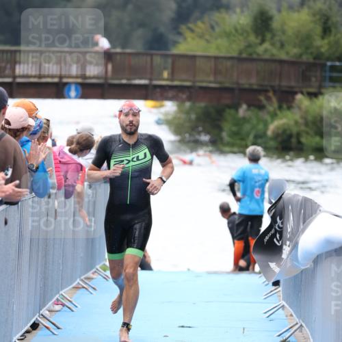 25.08.2024 - Elbe Triathlon Hamburg H.Heesch http://msf.ph/oto/6835195 25.08.2024 14:03:42 Schwimmen 16 meine-sportfotos.de