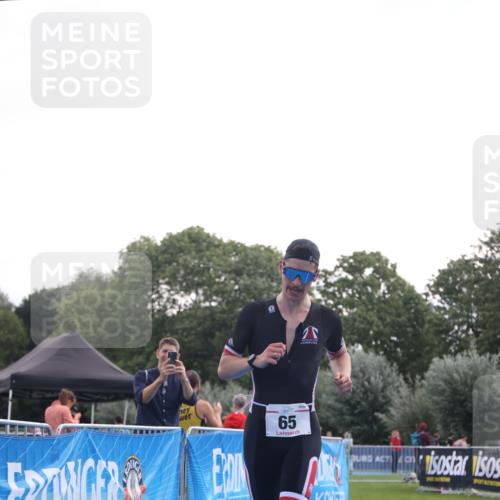 25.08.2024 - Elbe Triathlon Hamburg H.Heesch http://msf.ph/oto/6835201 25.08.2024 10:09:01 Ziel 65 meine-sportfotos.de