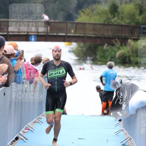 25.08.2024 - Elbe Triathlon Hamburg H.Heesch http://msf.ph/oto/6835206 25.08.2024 14:03:42 Schwimmen 16 meine-sportfotos.de