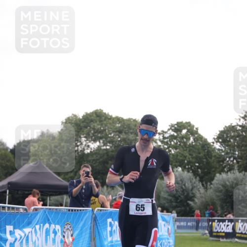 25.08.2024 - Elbe Triathlon Hamburg H.Heesch http://msf.ph/oto/6835208 25.08.2024 10:09:01 Ziel 65 meine-sportfotos.de