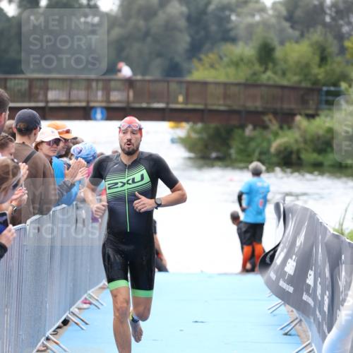 25.08.2024 - Elbe Triathlon Hamburg H.Heesch http://msf.ph/oto/6835219 25.08.2024 14:03:43 Schwimmen 16 meine-sportfotos.de