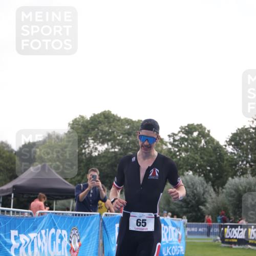 25.08.2024 - Elbe Triathlon Hamburg H.Heesch http://msf.ph/oto/6835220 25.08.2024 10:09:01 Ziel 65 meine-sportfotos.de