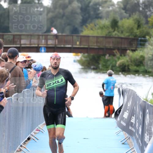 25.08.2024 - Elbe Triathlon Hamburg H.Heesch http://msf.ph/oto/6835230 25.08.2024 14:03:43 Schwimmen 16 meine-sportfotos.de