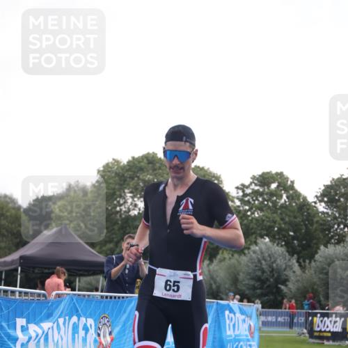 25.08.2024 - Elbe Triathlon Hamburg H.Heesch http://msf.ph/oto/6835235 25.08.2024 10:09:01 Ziel 65 meine-sportfotos.de