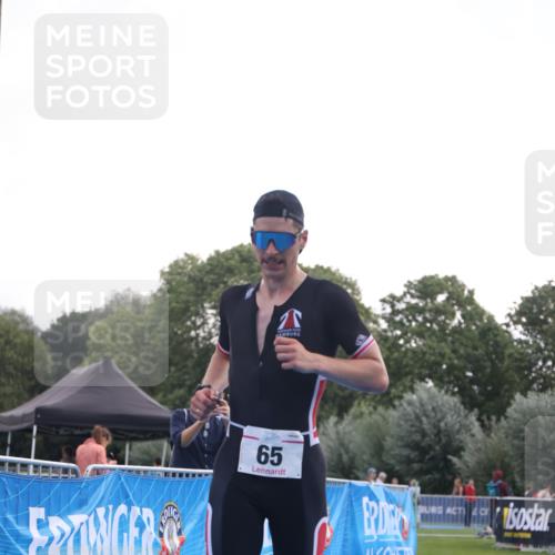 25.08.2024 - Elbe Triathlon Hamburg H.Heesch http://msf.ph/oto/6835240 25.08.2024 10:09:01 Ziel 65 meine-sportfotos.de