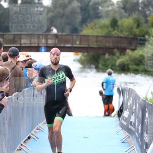 25.08.2024 - Elbe Triathlon Hamburg H.Heesch http://msf.ph/oto/6835244 25.08.2024 14:03:44 Schwimmen 16 meine-sportfotos.de