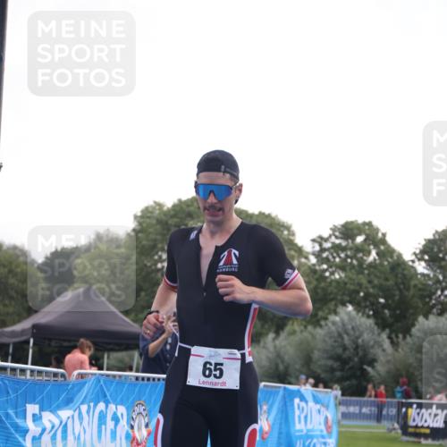 25.08.2024 - Elbe Triathlon Hamburg H.Heesch http://msf.ph/oto/6835248 25.08.2024 10:09:01 Ziel 65 meine-sportfotos.de