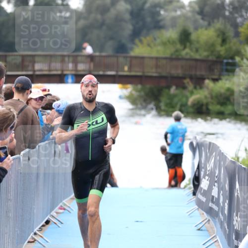 25.08.2024 - Elbe Triathlon Hamburg H.Heesch http://msf.ph/oto/6835250 25.08.2024 14:03:44 Schwimmen 16 meine-sportfotos.de