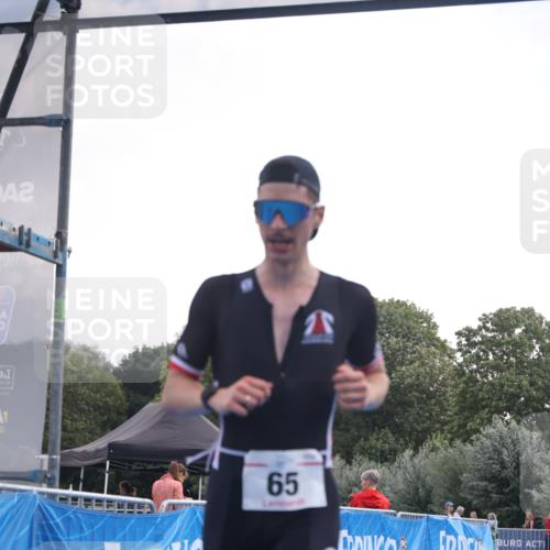 25.08.2024 - Elbe Triathlon Hamburg H.Heesch http://msf.ph/oto/6835251 25.08.2024 10:09:01 Ziel 65 meine-sportfotos.de