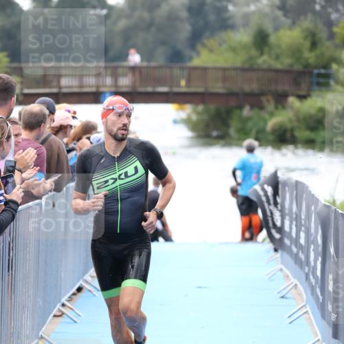 25.08.2024 - Elbe Triathlon Hamburg H.Heesch http://msf.ph/oto/6835254 25.08.2024 14:03:44 Schwimmen 16 meine-sportfotos.de