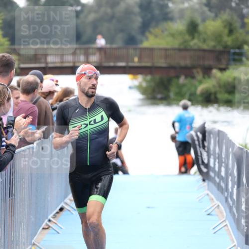 25.08.2024 - Elbe Triathlon Hamburg H.Heesch http://msf.ph/oto/6835259 25.08.2024 14:03:44 Schwimmen 16 meine-sportfotos.de