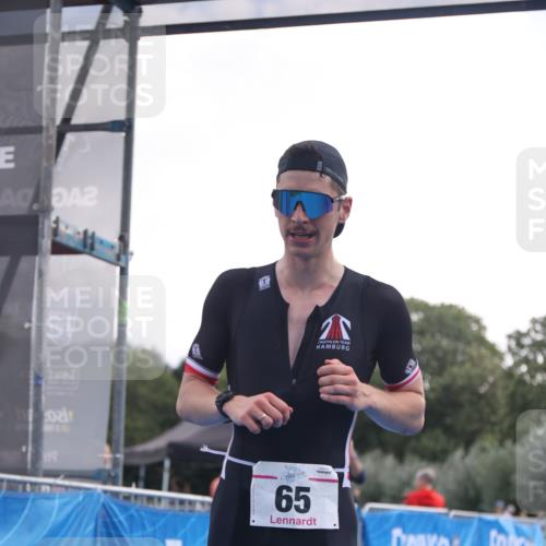 25.08.2024 - Elbe Triathlon Hamburg H.Heesch http://msf.ph/oto/6835265 25.08.2024 10:09:02 Ziel 65 meine-sportfotos.de