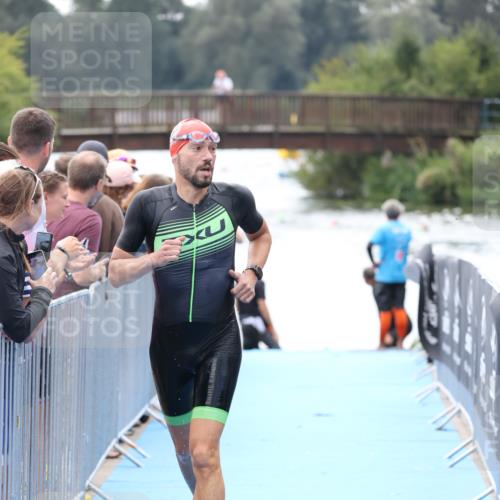 25.08.2024 - Elbe Triathlon Hamburg H.Heesch http://msf.ph/oto/6835266 25.08.2024 14:03:44 Schwimmen 16 meine-sportfotos.de