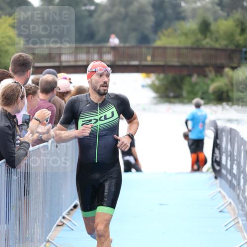25.08.2024 - Elbe Triathlon Hamburg H.Heesch http://msf.ph/oto/6835268 25.08.2024 14:03:44 Schwimmen 16 meine-sportfotos.de