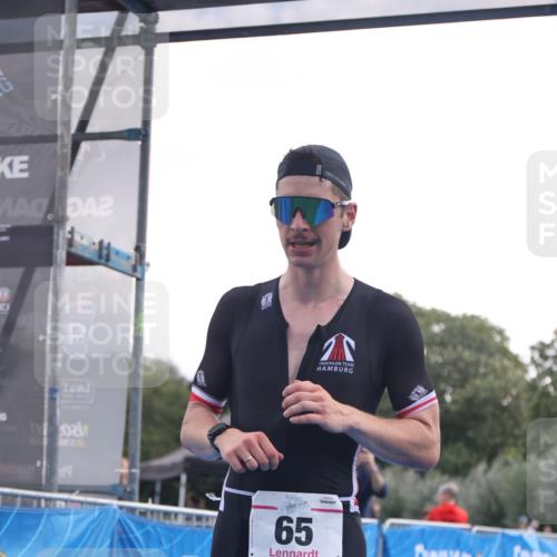 25.08.2024 - Elbe Triathlon Hamburg H.Heesch http://msf.ph/oto/6835272 25.08.2024 10:09:02 Ziel 65 meine-sportfotos.de