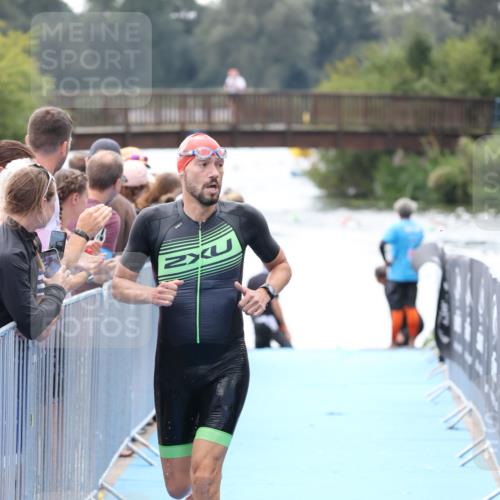 25.08.2024 - Elbe Triathlon Hamburg H.Heesch http://msf.ph/oto/6835274 25.08.2024 14:03:44 Schwimmen 16 meine-sportfotos.de