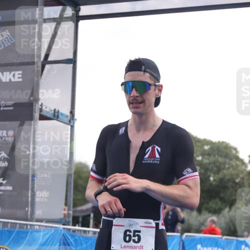 25.08.2024 - Elbe Triathlon Hamburg H.Heesch http://msf.ph/oto/6835275 25.08.2024 10:09:02 Ziel 65 meine-sportfotos.de