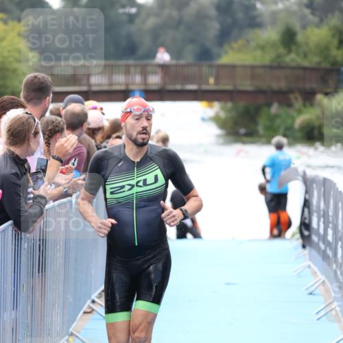 25.08.2024 - Elbe Triathlon Hamburg H.Heesch http://msf.ph/oto/6835279 25.08.2024 14:03:45 Schwimmen 16 meine-sportfotos.de