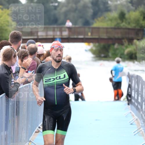 25.08.2024 - Elbe Triathlon Hamburg H.Heesch http://msf.ph/oto/6835284 25.08.2024 14:03:45 Schwimmen 16 meine-sportfotos.de