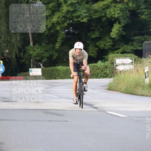 25.08.2024 - Elbe Triathlon Hamburg Fuchs,  Jonas http://msf.ph/oto/6835297 25.08.2024 08:41:45 Radfahren 105 meine-sportfotos.de