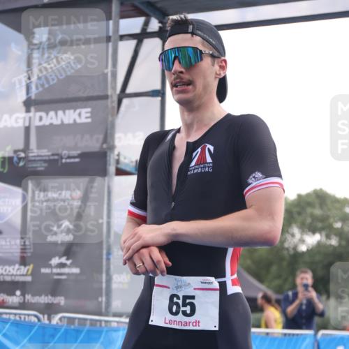25.08.2024 - Elbe Triathlon Hamburg H.Heesch http://msf.ph/oto/6835298 25.08.2024 10:09:02 Ziel 65 meine-sportfotos.de