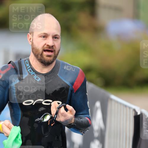 25.08.2024 - Elbe Triathlon Hamburg H.Heesch http://msf.ph/oto/6835300 25.08.2024 08:34:35 Schwimmen 35, 48, 55, 58, 83, 84, 94, 97 meine-sportfotos.de