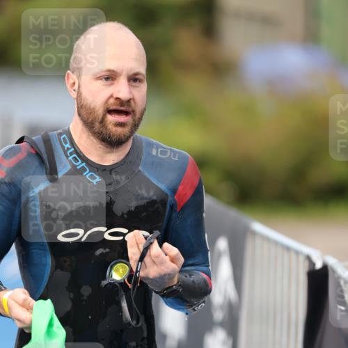 25.08.2024 - Elbe Triathlon Hamburg H.Heesch http://msf.ph/oto/6835303 25.08.2024 08:34:35 Schwimmen 35, 48, 55, 58, 83, 84, 94, 97 meine-sportfotos.de