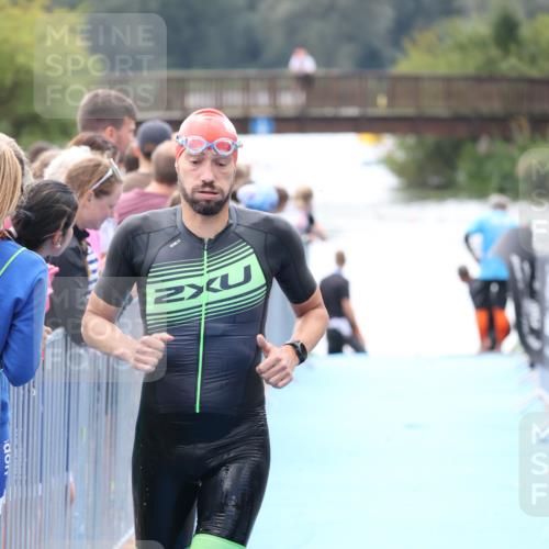 25.08.2024 - Elbe Triathlon Hamburg H.Heesch http://msf.ph/oto/6835304 25.08.2024 14:03:45 Schwimmen 16 meine-sportfotos.de