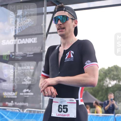 25.08.2024 - Elbe Triathlon Hamburg H.Heesch http://msf.ph/oto/6835308 25.08.2024 10:09:02 Ziel 65 meine-sportfotos.de