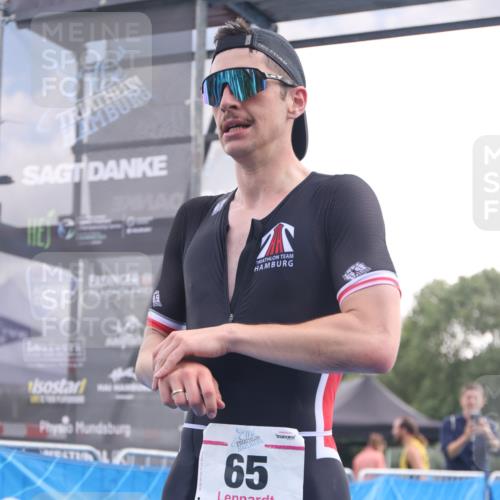25.08.2024 - Elbe Triathlon Hamburg H.Heesch http://msf.ph/oto/6835311 25.08.2024 10:09:02 Ziel 65 meine-sportfotos.de