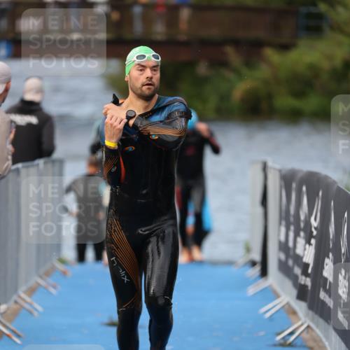 25.08.2024 - Elbe Triathlon Hamburg H.Heesch http://msf.ph/oto/6835313 25.08.2024 08:34:40 Schwimmen 48, 70, 83, 84, 93, 94, 97 meine-sportfotos.de