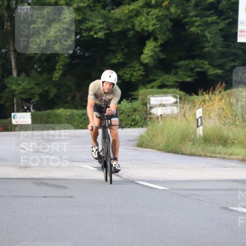 25.08.2024 - Elbe Triathlon Hamburg Fuchs,  Jonas http://msf.ph/oto/6835315 25.08.2024 08:41:45 Radfahren 105 meine-sportfotos.de