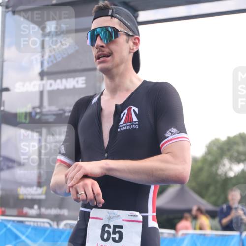 25.08.2024 - Elbe Triathlon Hamburg H.Heesch http://msf.ph/oto/6835317 25.08.2024 10:09:02 Ziel 65 meine-sportfotos.de