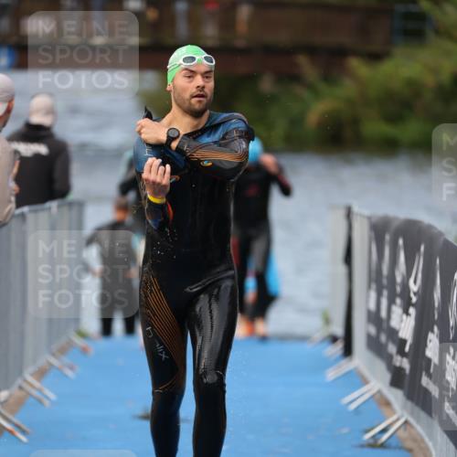 25.08.2024 - Elbe Triathlon Hamburg H.Heesch http://msf.ph/oto/6835318 25.08.2024 08:34:40 Schwimmen 48, 70, 83, 84, 93, 94, 97 meine-sportfotos.de