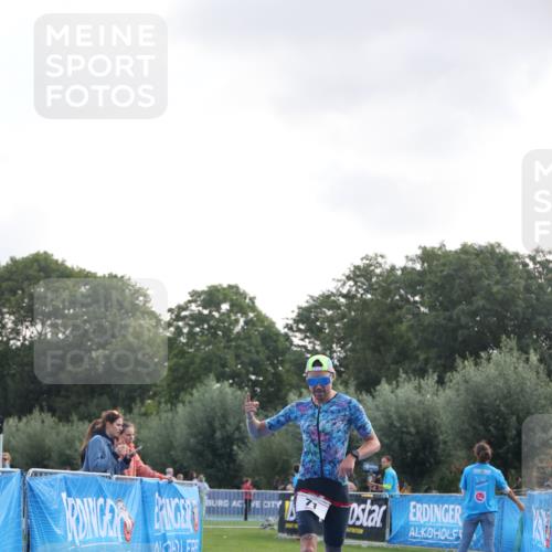 25.08.2024 - Elbe Triathlon Hamburg H.Heesch http://msf.ph/oto/6835319 25.08.2024 10:11:05 Ziel 68, 71 meine-sportfotos.de