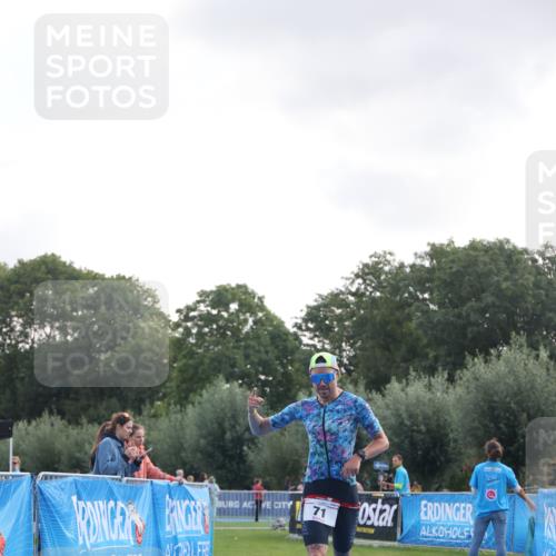 25.08.2024 - Elbe Triathlon Hamburg H.Heesch http://msf.ph/oto/6835322 25.08.2024 10:11:05 Ziel 68, 71 meine-sportfotos.de