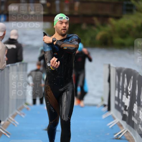 25.08.2024 - Elbe Triathlon Hamburg H.Heesch http://msf.ph/oto/6835323 25.08.2024 08:34:40 Schwimmen 48, 70, 83, 84, 93, 94, 97 meine-sportfotos.de