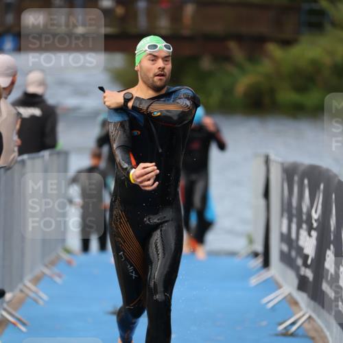 25.08.2024 - Elbe Triathlon Hamburg H.Heesch http://msf.ph/oto/6835330 25.08.2024 08:34:40 Schwimmen 48, 70, 83, 84, 93, 94, 97 meine-sportfotos.de