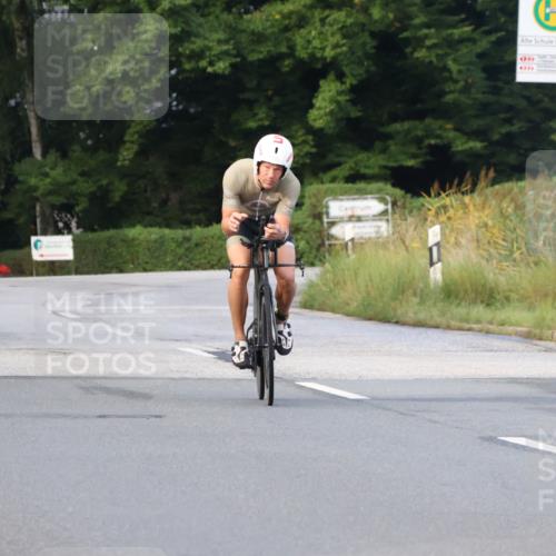 25.08.2024 - Elbe Triathlon Hamburg Fuchs,  Jonas http://msf.ph/oto/6835331 25.08.2024 08:41:46 Radfahren 105 meine-sportfotos.de